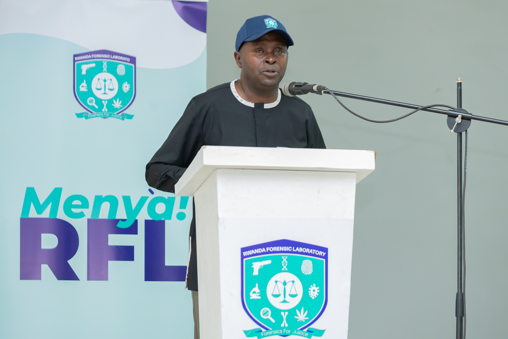 Umuyobozi Mukuru wa RFL, Lt Col Dr Charles Karangwa yavuze ko serivisi z'iyi laboratwari zizagenda zirushaho kwegerezwa abaturage