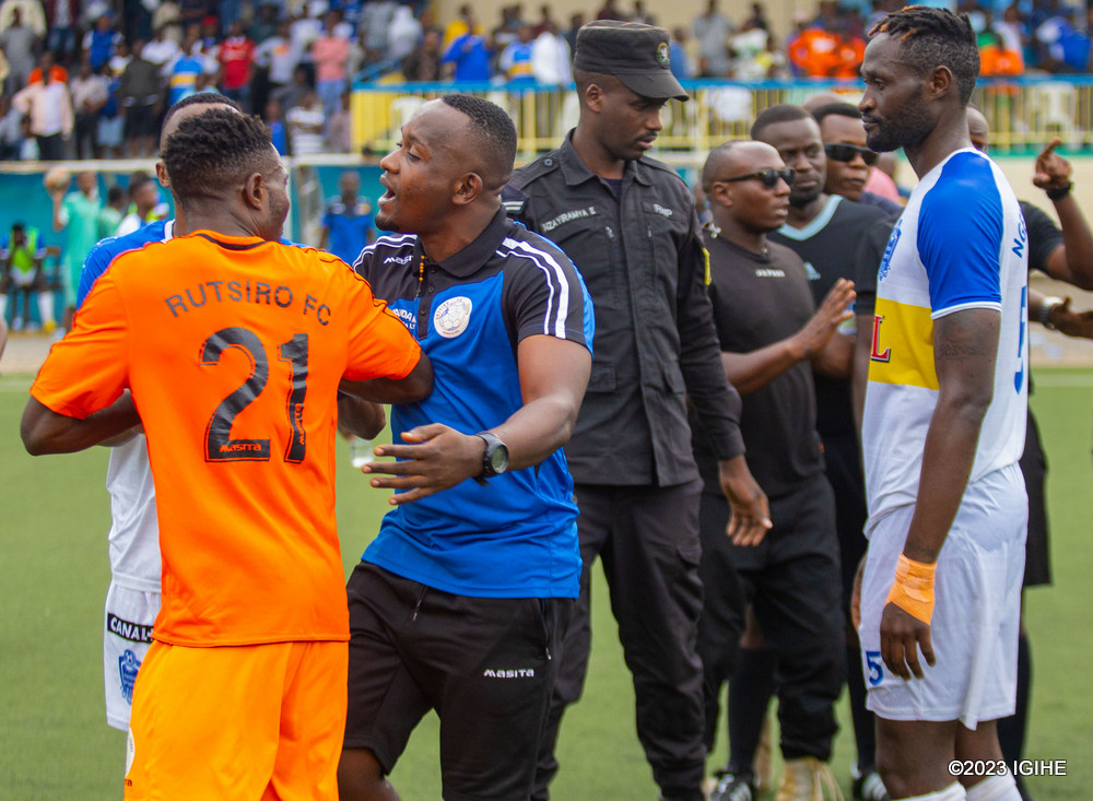Umutoza w’abanyezamu ba Rutsiro FC agerageza kugarura rutahizamu Jules Watanga wifuzaga guhura n’abasifuzi