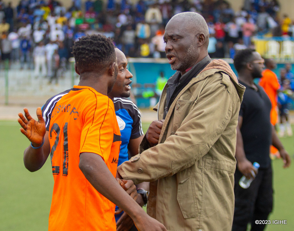 Umutoza wa Rutsiro FC, Okoko Godfroid yigizayo Jules Watanga ngo adahura n'abasifuzi