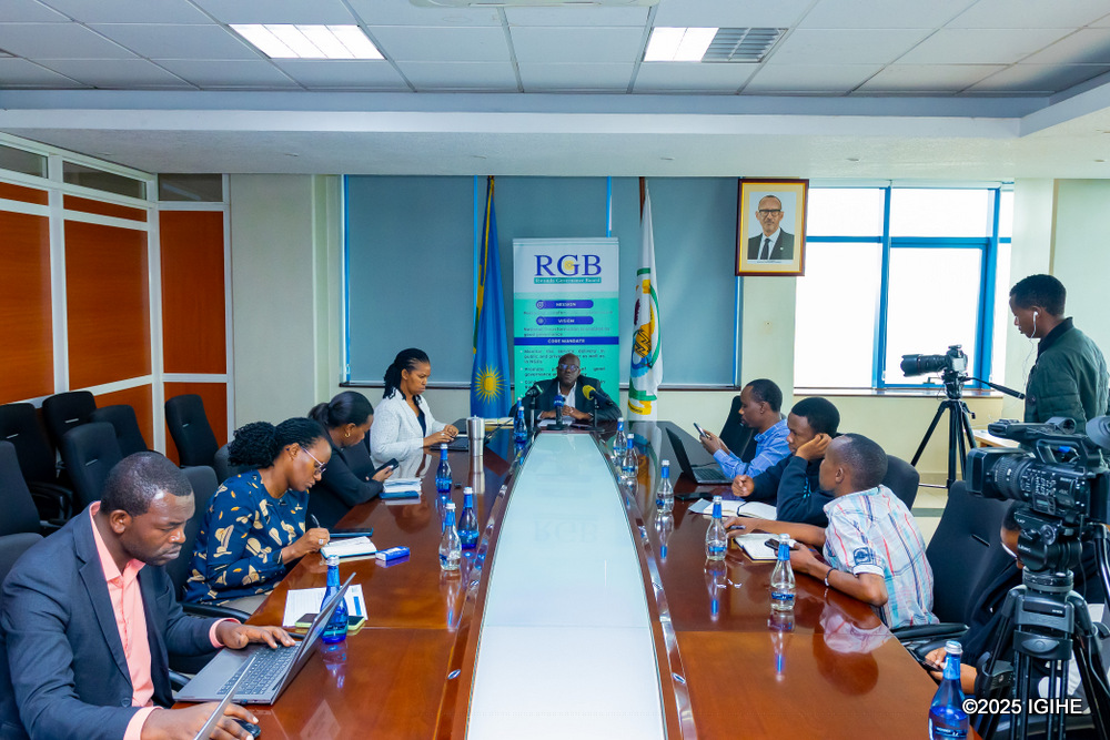 Dr Usengumukiza Félicien mu kiganiro n'abanyamakuru ku mirongo ngenderwaho y'ivugabutumwa mu Rwanda