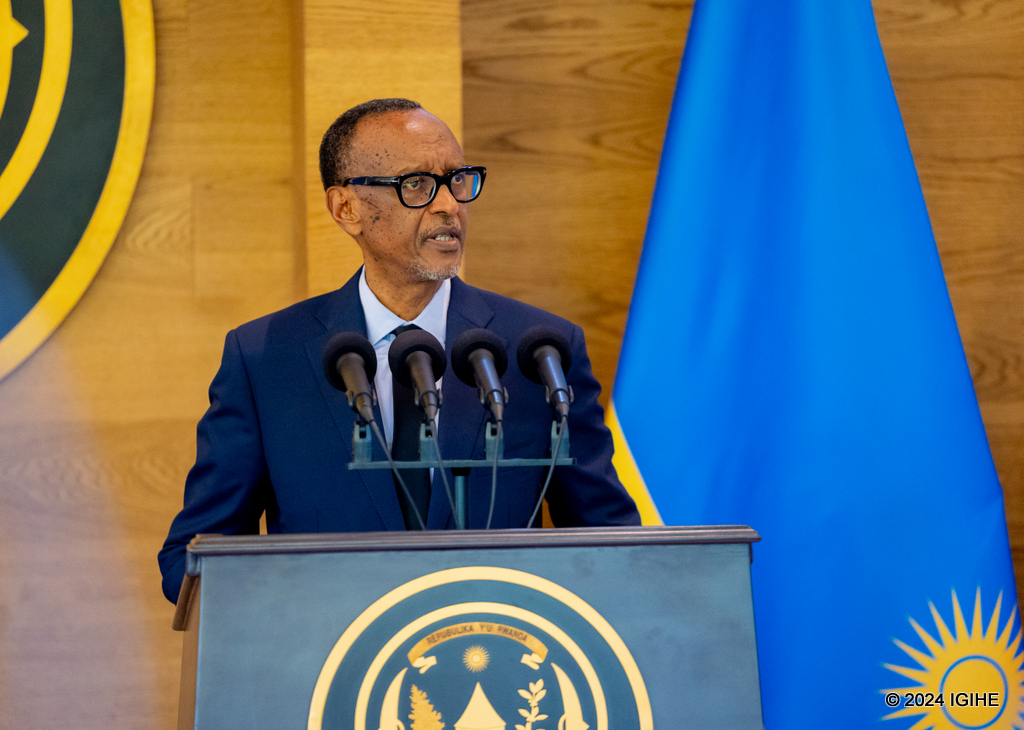 Perezida Kagame yavuze ko amateka y’u Rwanda na Pologne, agoye cyane, arimo imbogamizi n’ibyago bikomeye