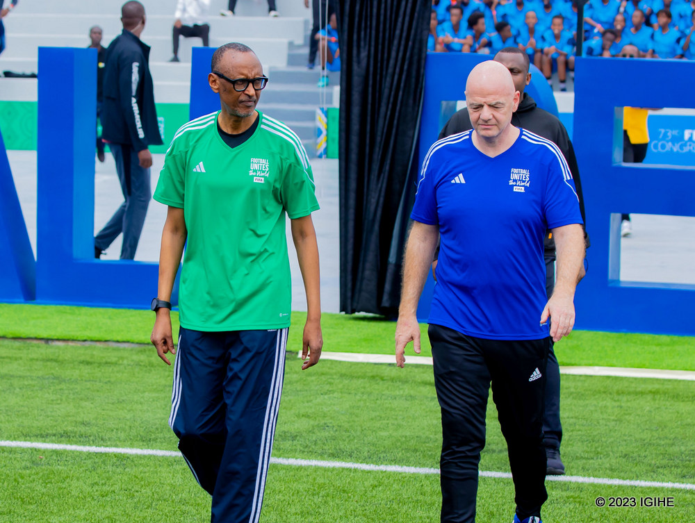 Infantino yavuze ko yatunguwe n'ubuhanga bwa Perezida Kagame mu kibuga