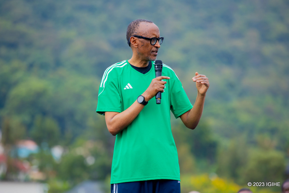 Perezida Kagame yavuze ko Kigali Pelé Stadium ari ahantu hitezweho guhurira abakobwa bakiri bato n’abahungu bagakina, bashaka kwigira ku munyabigwi Pelé