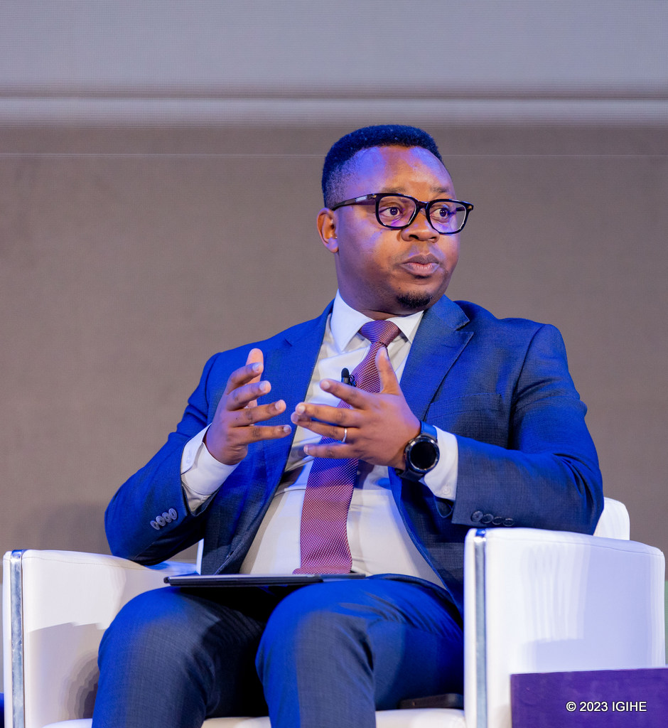 Umunyamabanga Uhoraho muri Minisiteri y’Ikoranabuhanga na Inovasiyo, Yves Iradukunda, yavuze ko u Rwanda rwatangiye gukoresha ikoranabuhanga rya AI mu nzego zitandukanye kandi rigenda ritanga umusaruro