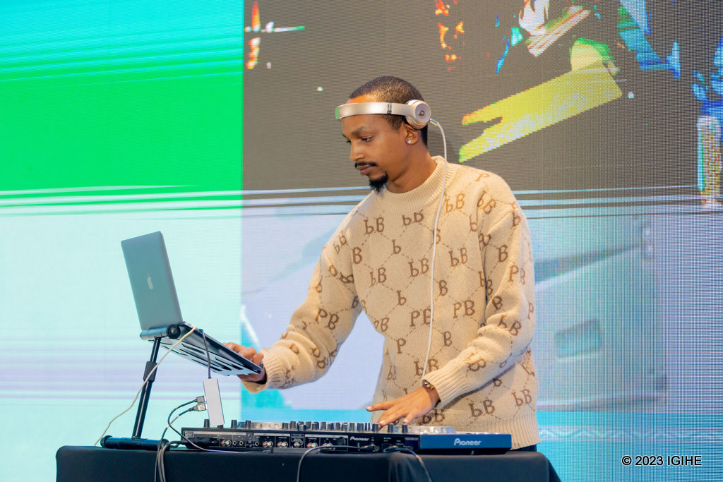DJ Tyga ni we wasururukije abitabiriye uyu mugoroba binyuze mu kuvanga imiziki iryoheye ugutwi