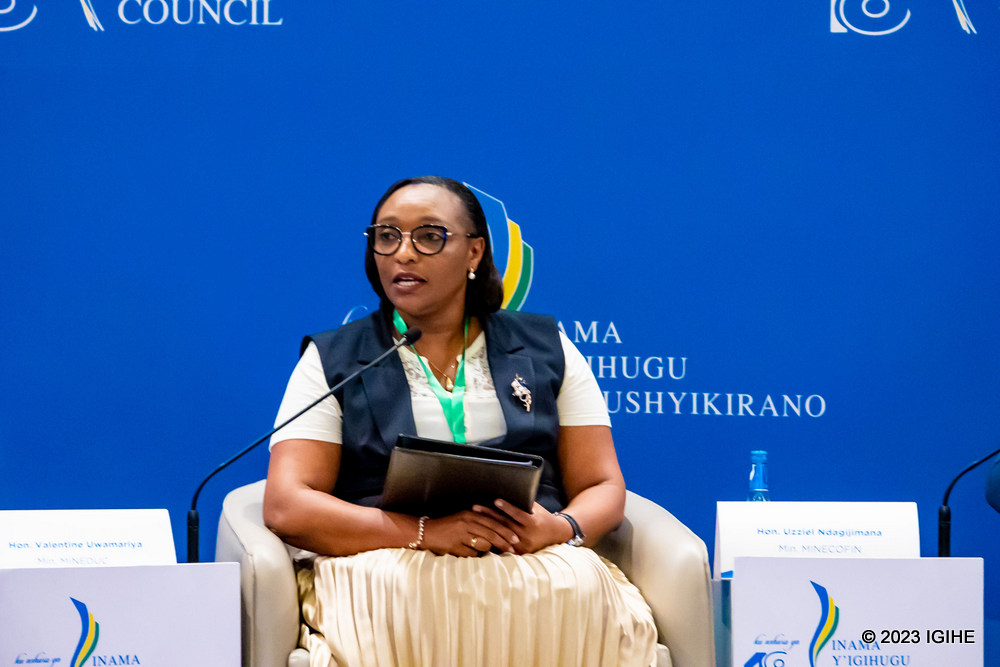 Minisitiri w'uburezi Dr Uwamariya yavuze ko hari byinshi biri gukorwa mu kuzamura ireme ry'uburezi