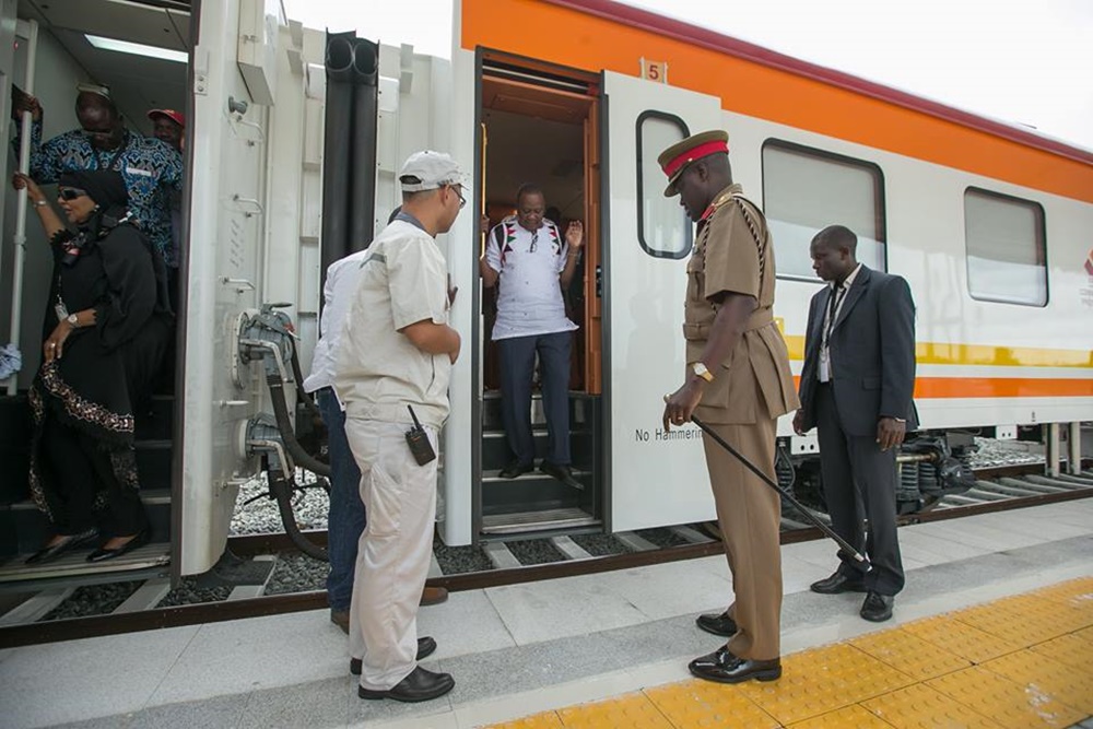 Ku wa 31 Gicurasi 2017, nibwo Kenya yatashye ku mugaragaro uyu muhanda wa kilometero 470 uhuza icyambu cya Mombasa n’umujyi wa Nairobi