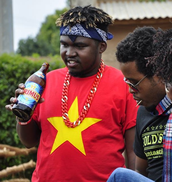 Yafataga icyo kunywa i Gicumbi atazi ko imodoka ye benengango bayigabije