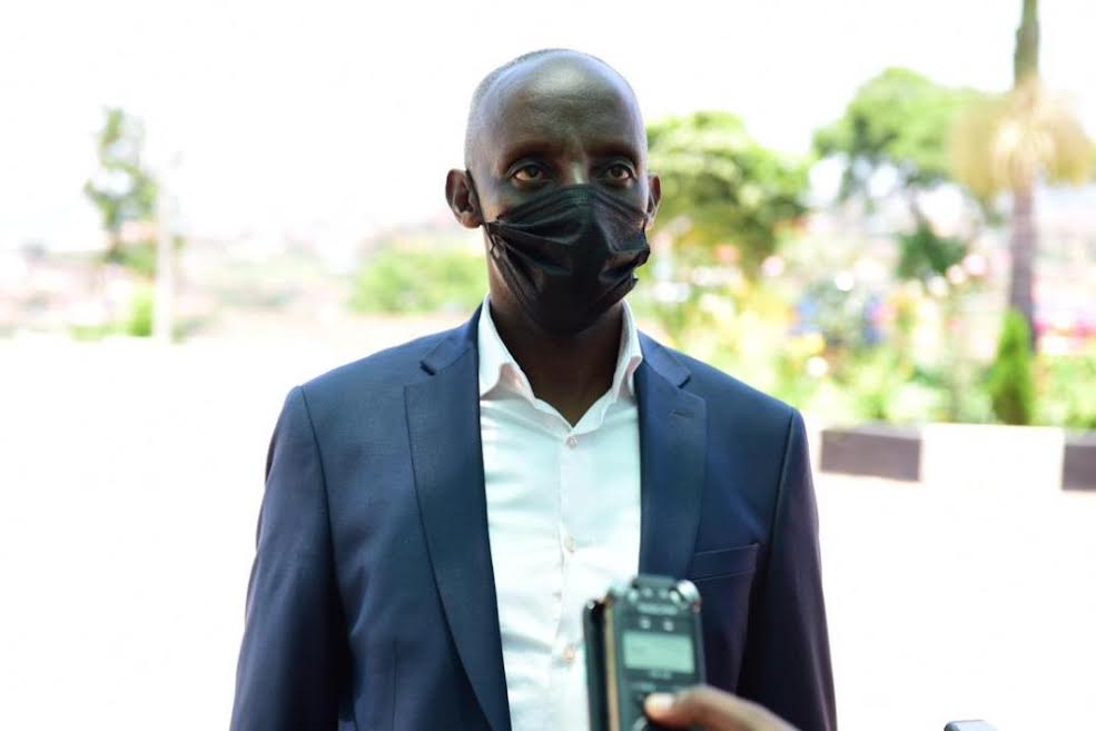 Umuyobozi wa IPRC Huye, Dr. Twabagira Barnabe, yasabye abanyeshuri guhanga udushya mu rwego rwo gukemura ibibazo biri mu gihugu