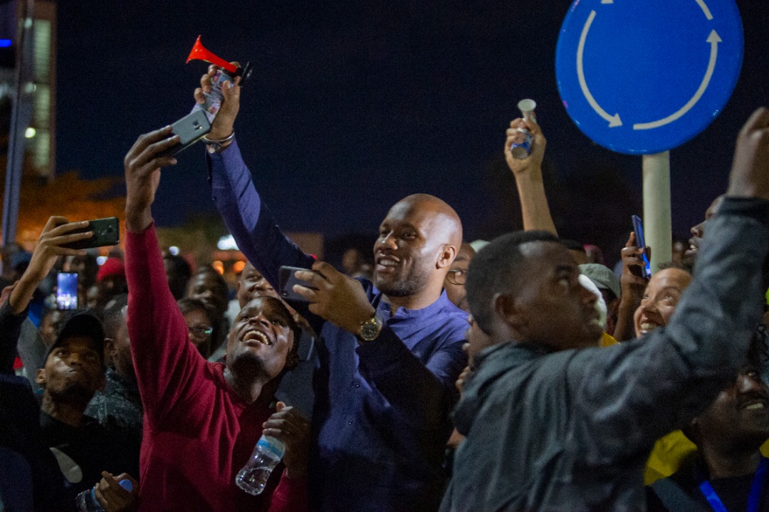 Ubwo aheruka mu Rwanda, Didier Drogba yishimanye n'abakunzi be i Kigali by'umwihariko abafana ba Chelsea FC bo mu Rwanda