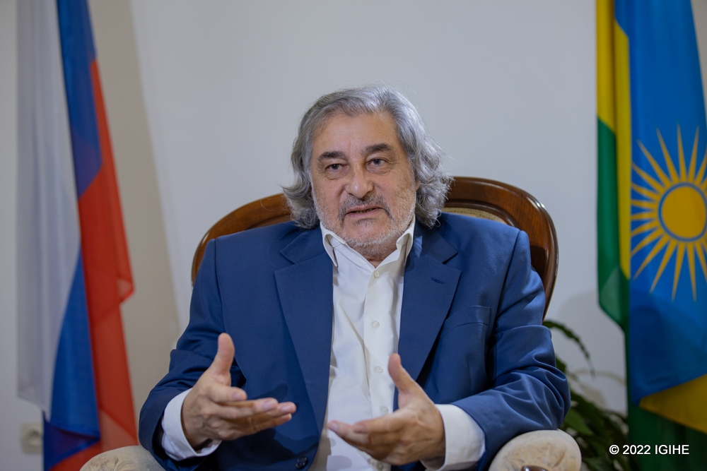 Ambasaderi w’u Burusiya yavuze ko igihugu cye kizi neza ko Afurika iri kotswa igitutu ngo ifate uruhande rw'ibihugu by'u Burayi na Amerika ku biri kubera muri Ukraine