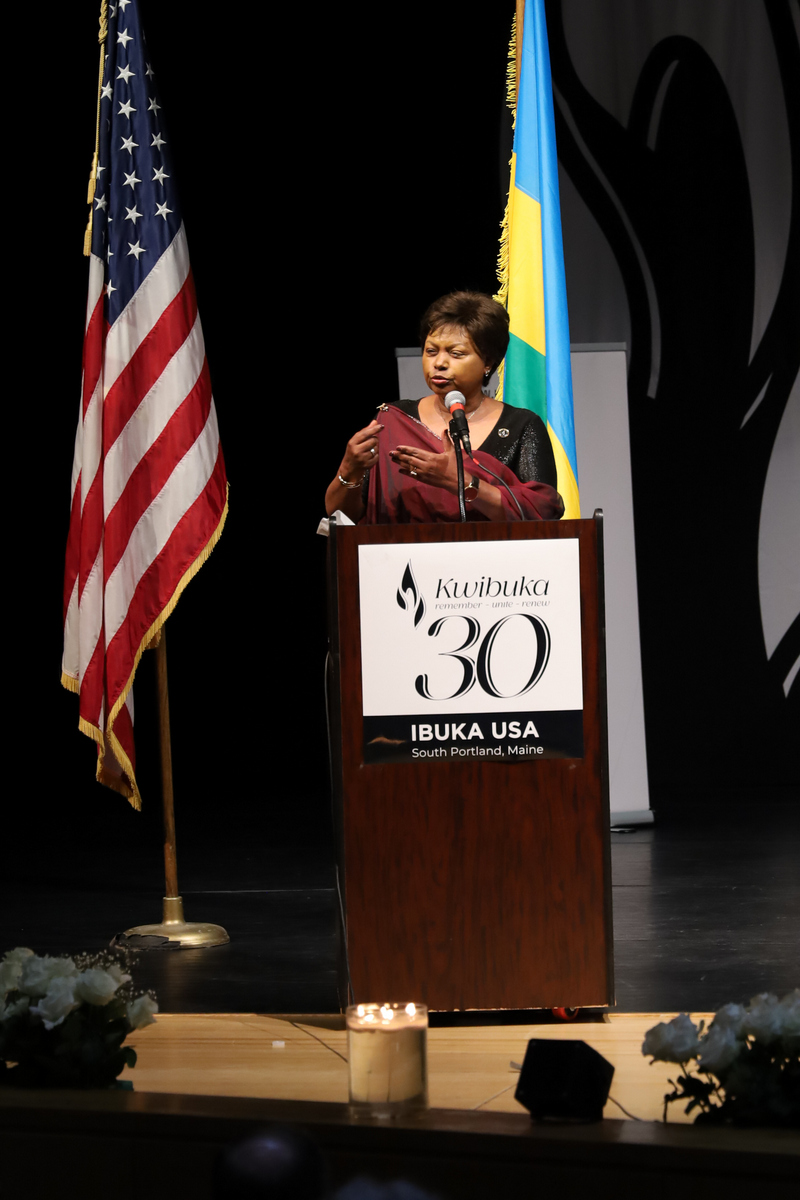 Ambasaderi w’u Rwanda muri Leta Zunze Ubumwe za Amerika, Mathilde Mukantabana, yasabye ko imvugi ya 'Ntibizasubire Ukundi’ igomba kuba ihame mu magambo no mu bikorwa ku Isi hose