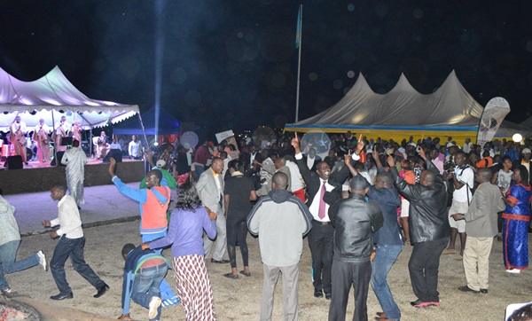 Abahanzi bagize Gakondo Group bishimiwe cyane