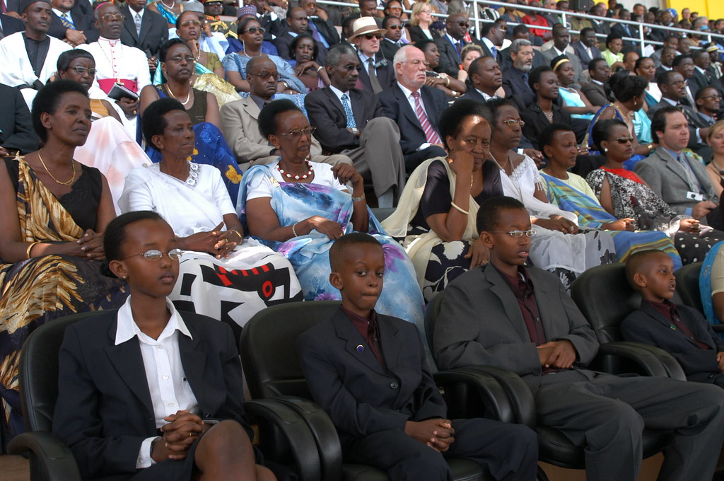 Umuryango wa Perezida Kagame wari witabiriye irahira rye mu 2003