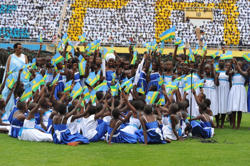 Abana biyerekanye mu birori byo kurahira kwa Perezida Kagame mu 2010