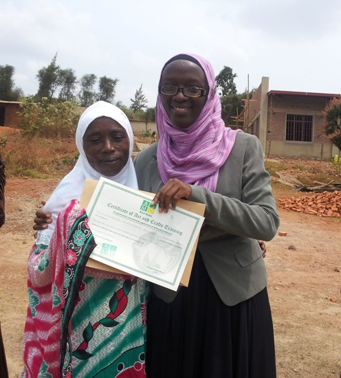 Ngibi bimwe mu bikorwa Miss Jojo ahugiyemo; aha hasozwaga amahugurwa yateguwe na AJMD Nye Nawe
