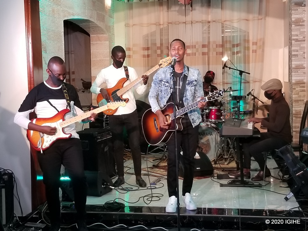 Israel Mbonyi yahembuye imitima y'abakunzi be