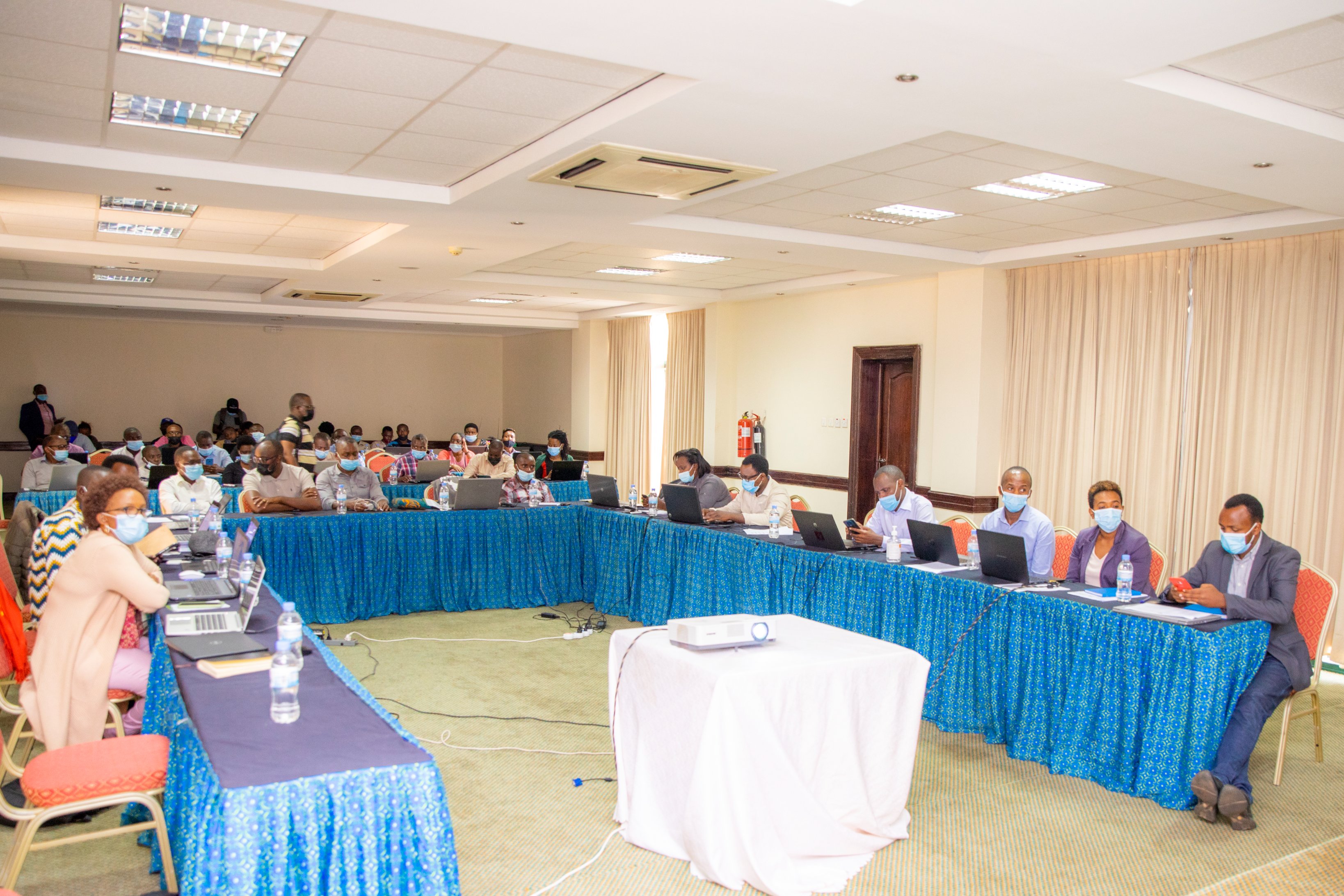 Aya mahugurwa yitabiriwe n'abashinzwe amatungo mu turere dutandukanye tw'igihugu n'ibigo bitanga ubwishingizi