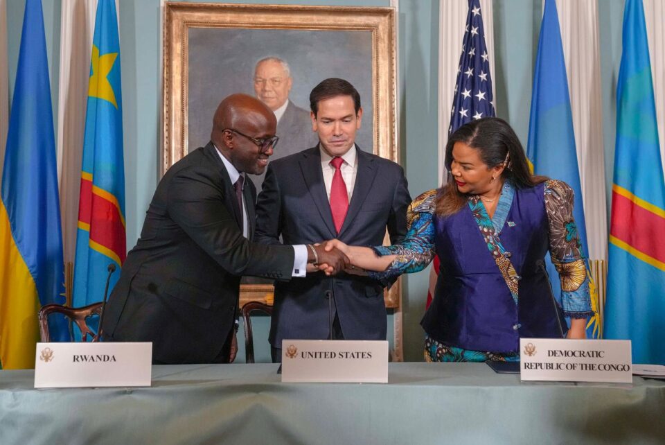 Amasezerano yagezweho nyuma y'ibiganiro byari bimaze igihe, bigizwemo uruhare na Leta Zunze Ubumwe za Amerika