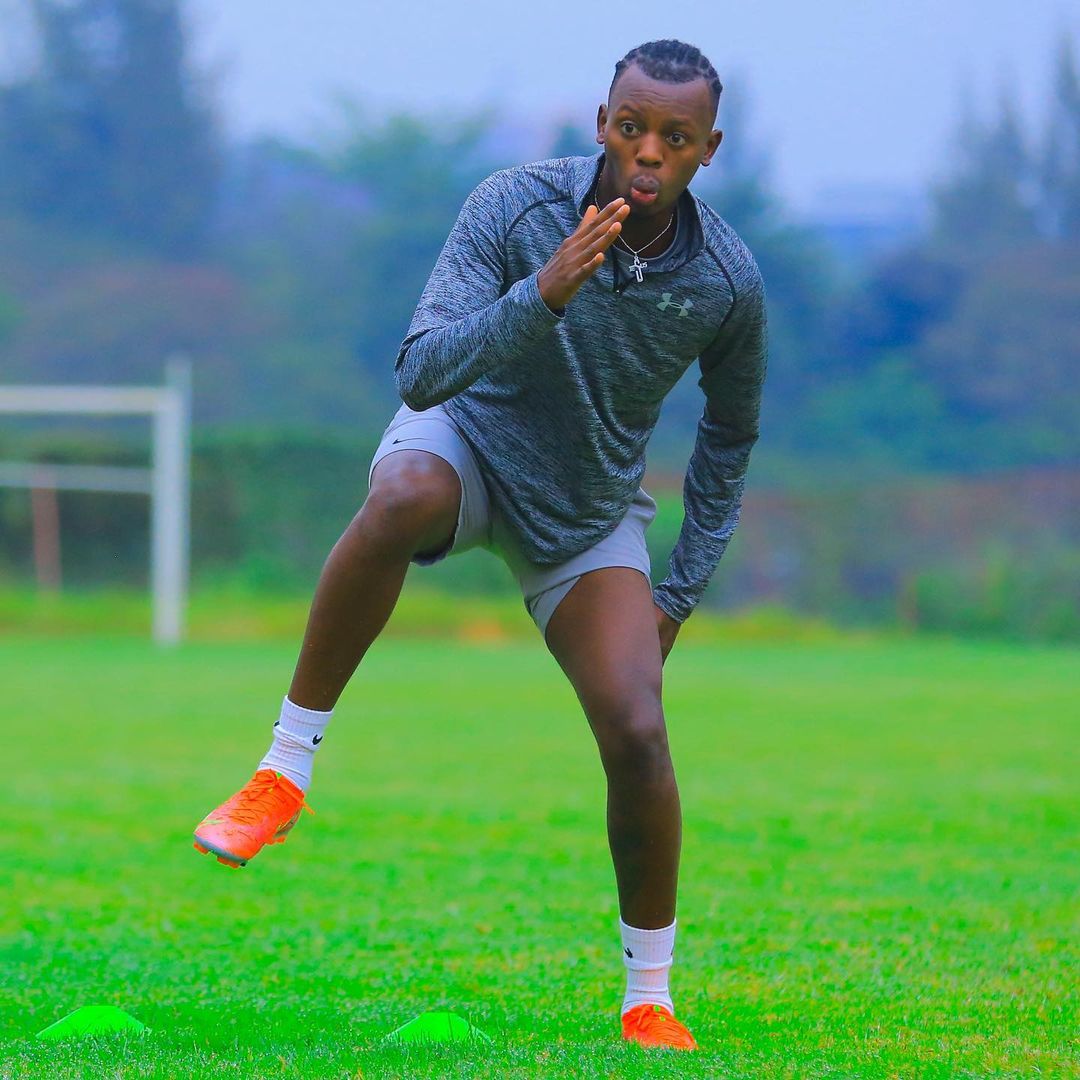 Uyu musore w'imyaka 23 ajya asura u Rwanda mu biruhuko