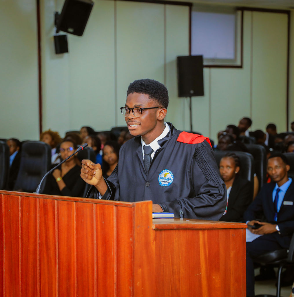 Umunyeshuri wiga muri Kaminuza ya Unilak, Karl D. Sivili, wahize abandi mu basore
