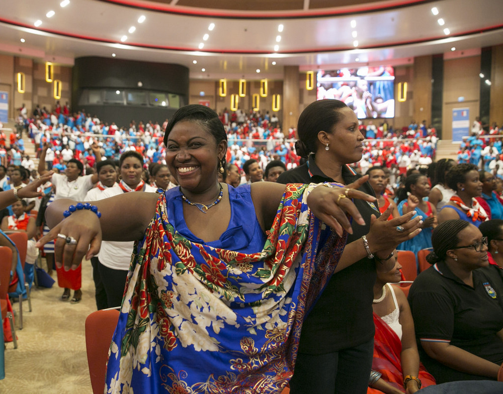 Abagore bari bitabiriye iyi nama bacinye akadiho