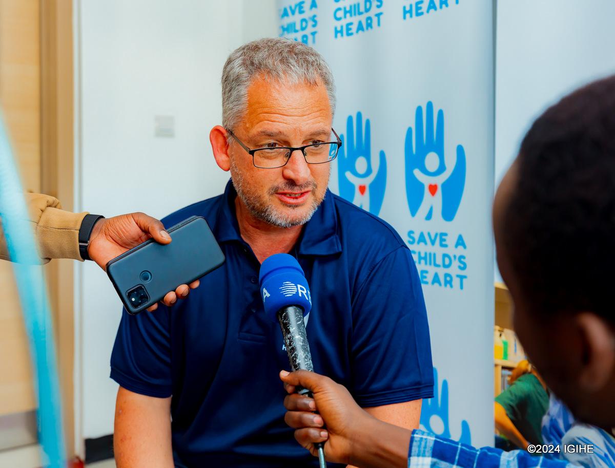 Umuyobozi Mukuru wa Save a Child's Heart, Simon Fisher yavuze ko kuva mu 2007 bamaze gukosora imitima y'abana barenga 200 bo mu Rwanda