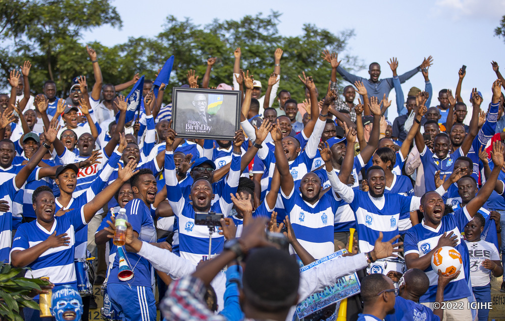 Abafana ba Rayon Sports bifurije Perezida Kagame isabukuru y’amavuko
