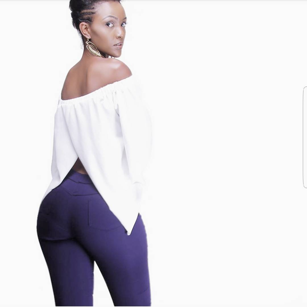 Uyu mukobwa azwi ku izina rya Miss Igisabo kubera imiterere y'ikibuno cye