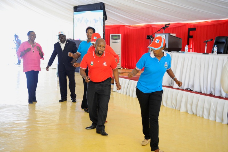 Minisitiri Nsengimana n'abandi banyamuryango barimo na Madamu Madamu Jeannette Kagame muri morali