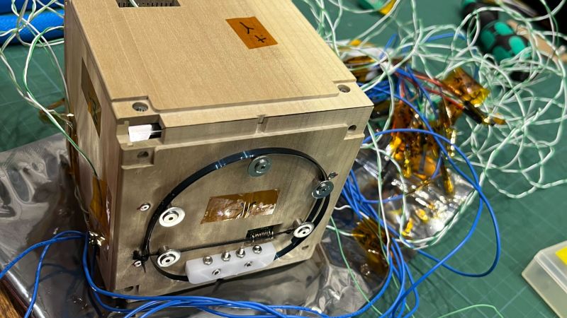 Abakoze ku mushinga wa LignoSat bavuga ko satellite ikoze mu biti igira ingaruka nke ku bidukikije