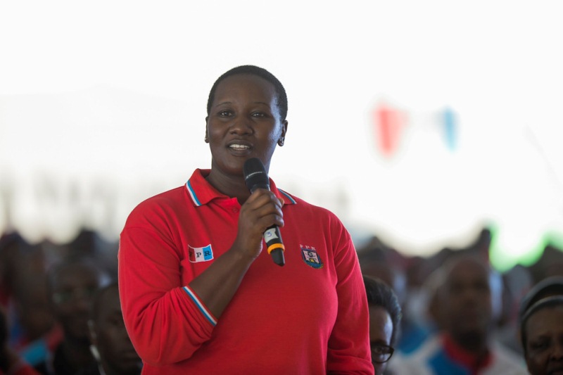Minisitiri Uwacu atanga ibitekerezo bye
