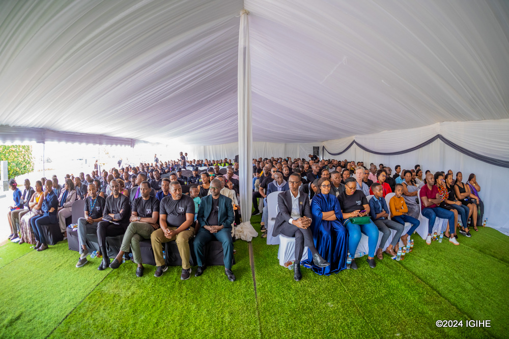 Igikorwa cyo kwibuka abahoze ari abakozi Air Rwanda na Regie des Aeroports bishwe muri Jenoside yakorewe Abatutsi cyitabiriwe n'ab'ingeri zitandukanye barimo n'abo mu miryango y'abishwe