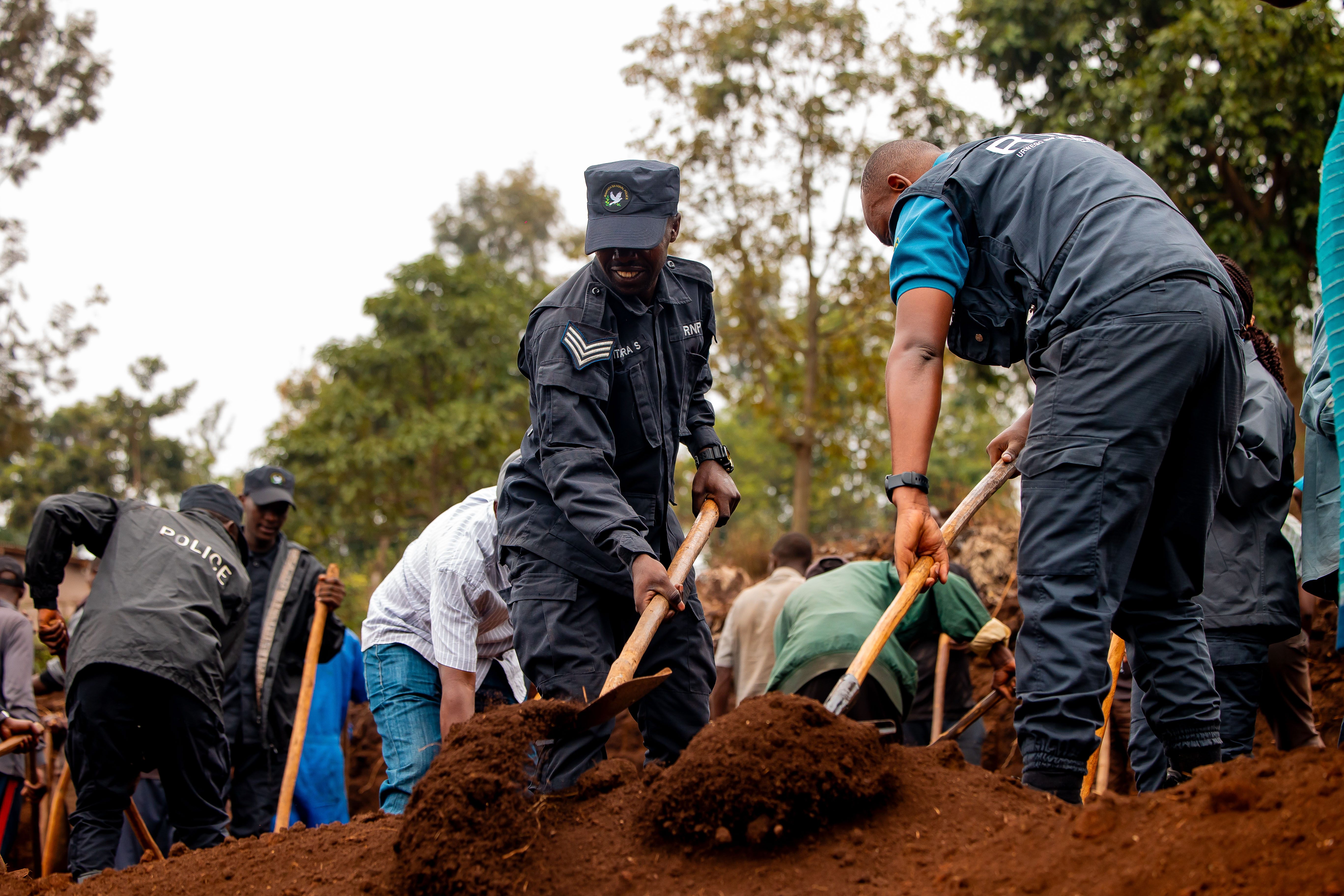 Ni umuganda witabiriwe n'abarimo Polisi n'abakozi b'Urwego rw'Igihugu rw'Ubugenzacyaha RIB