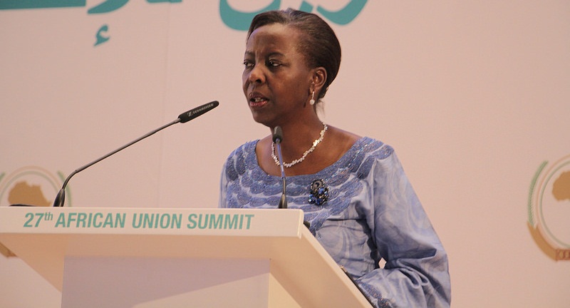 Minisitiri Mushikiwabo yasobanuye ko guha abayobozi izo pasiporo bigamije gutoza ibihugu ko zigiye kujyaho
