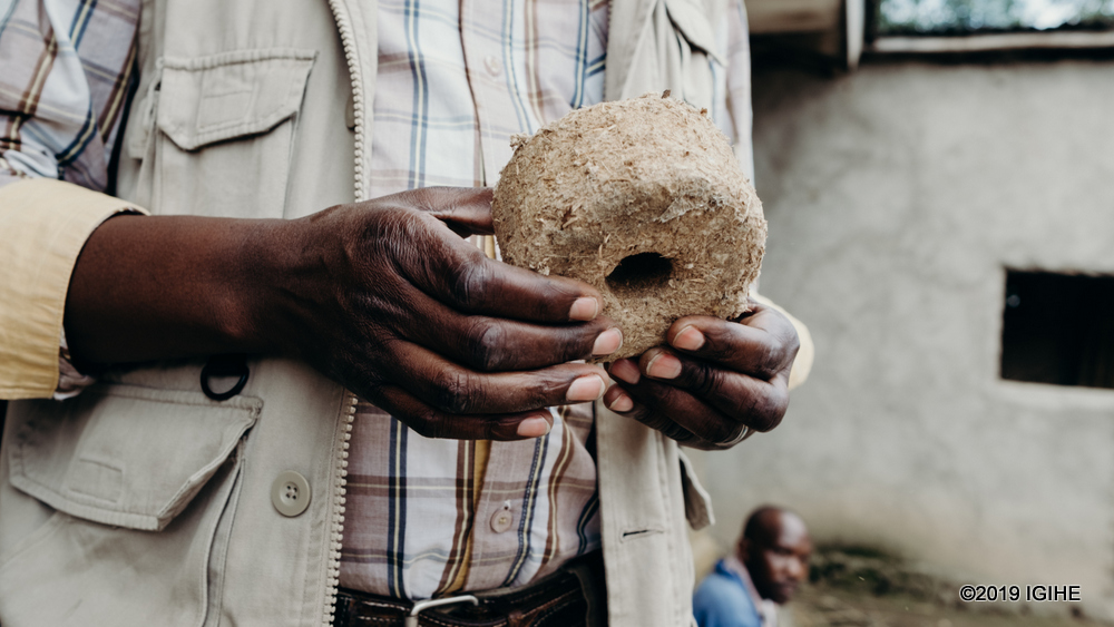 Ibisagazwa by'imigano babikoramo briquettes zifashishwa mu guteka