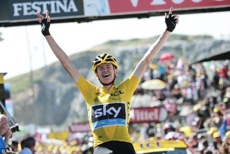 Chris Froome yabaye uwa mbere kugera La Pierre-Saint-Martin asiga Quintana 1'04"