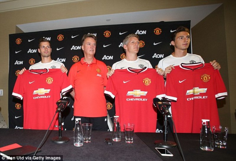Schweinsteiger, Schneiderlin, Darmian bamwe mu bakinnyi basinye muri Manchester United