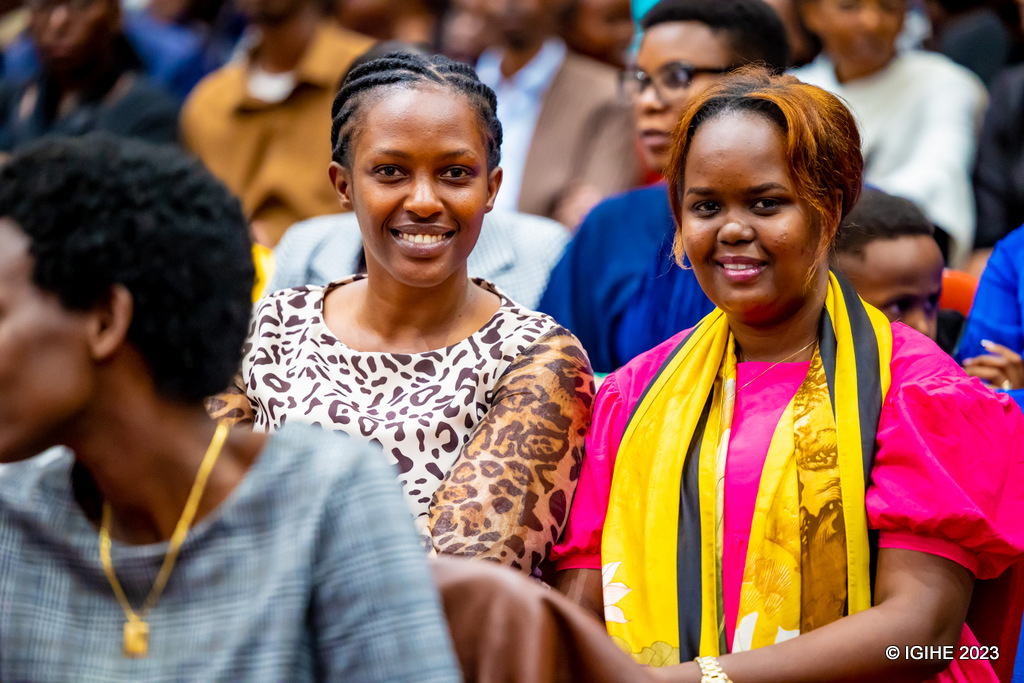 Abitabiriye iki gitaramo bari bafite akanyamuneza ku maso