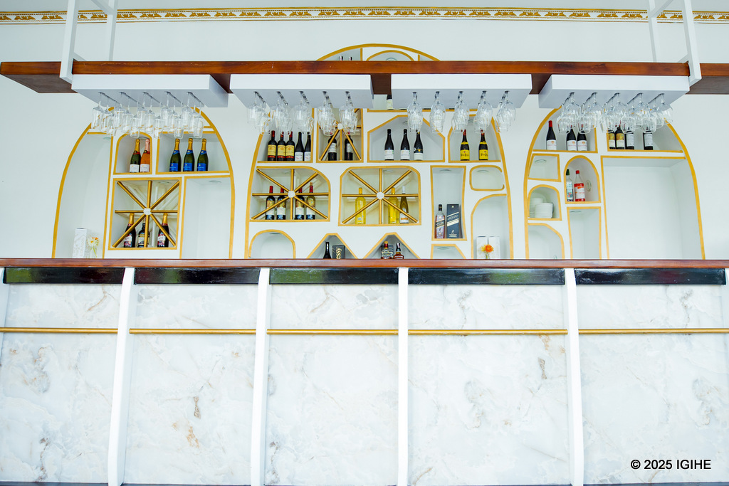 Château le Marara ifite 'bar' nziza ibonekamo ibinyobwa byose, kuva ku bisembuye n'ibidasembuye, divayi n'ibindi