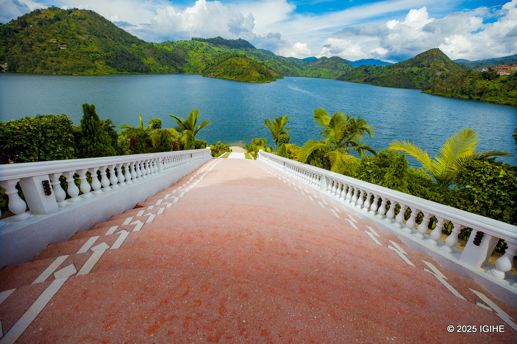 Escalier zigana ku Kiyaga cya Kivu