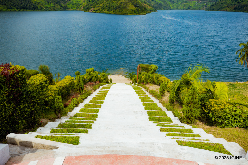Escalieur zigana mu Kiyaga cya Kivu zivuye muri Château le Marara