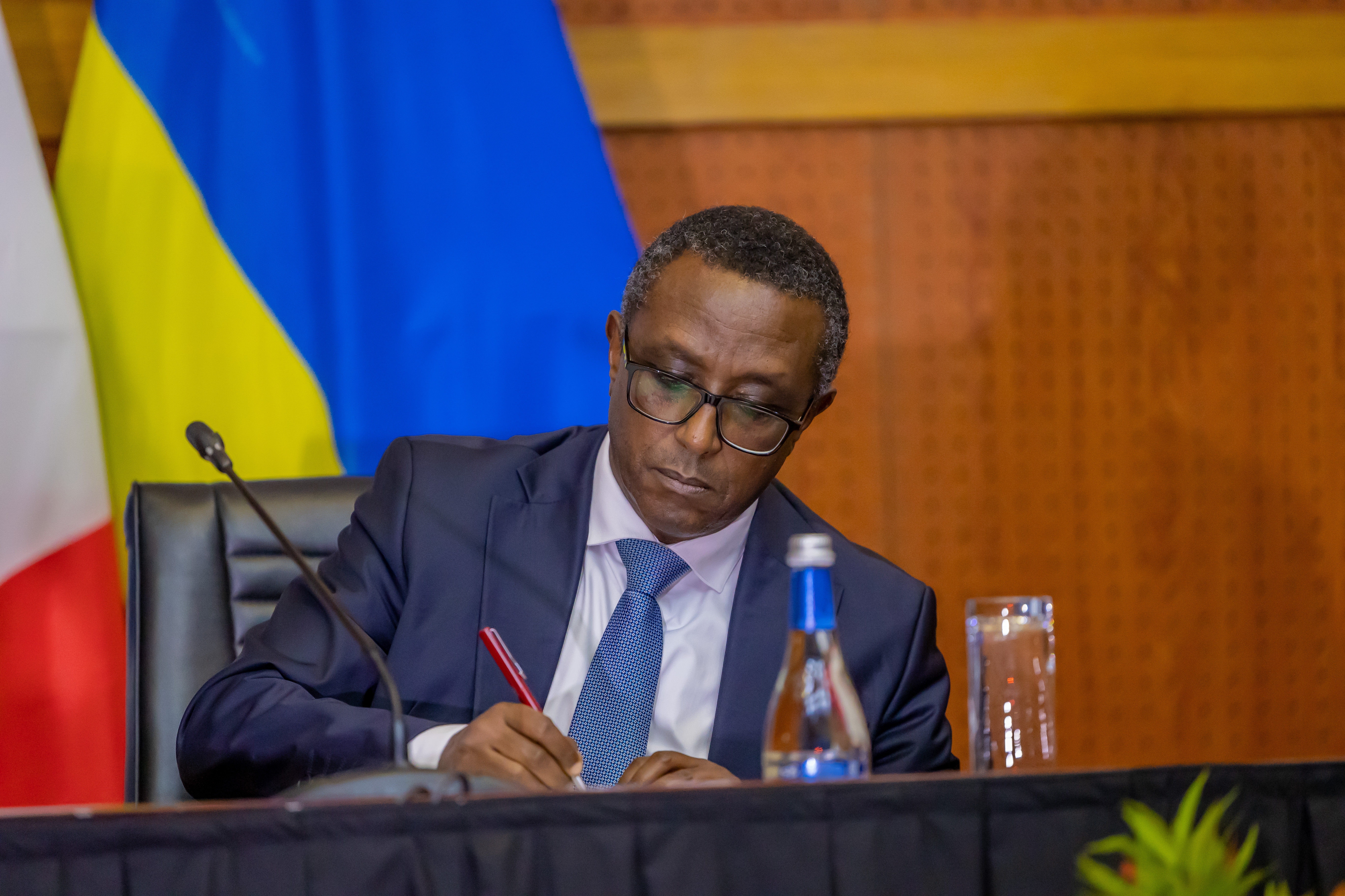 Minisitiri Dr. Biruta yavuze ko aya masezerano azafasha mu bikorwa by'iterambere