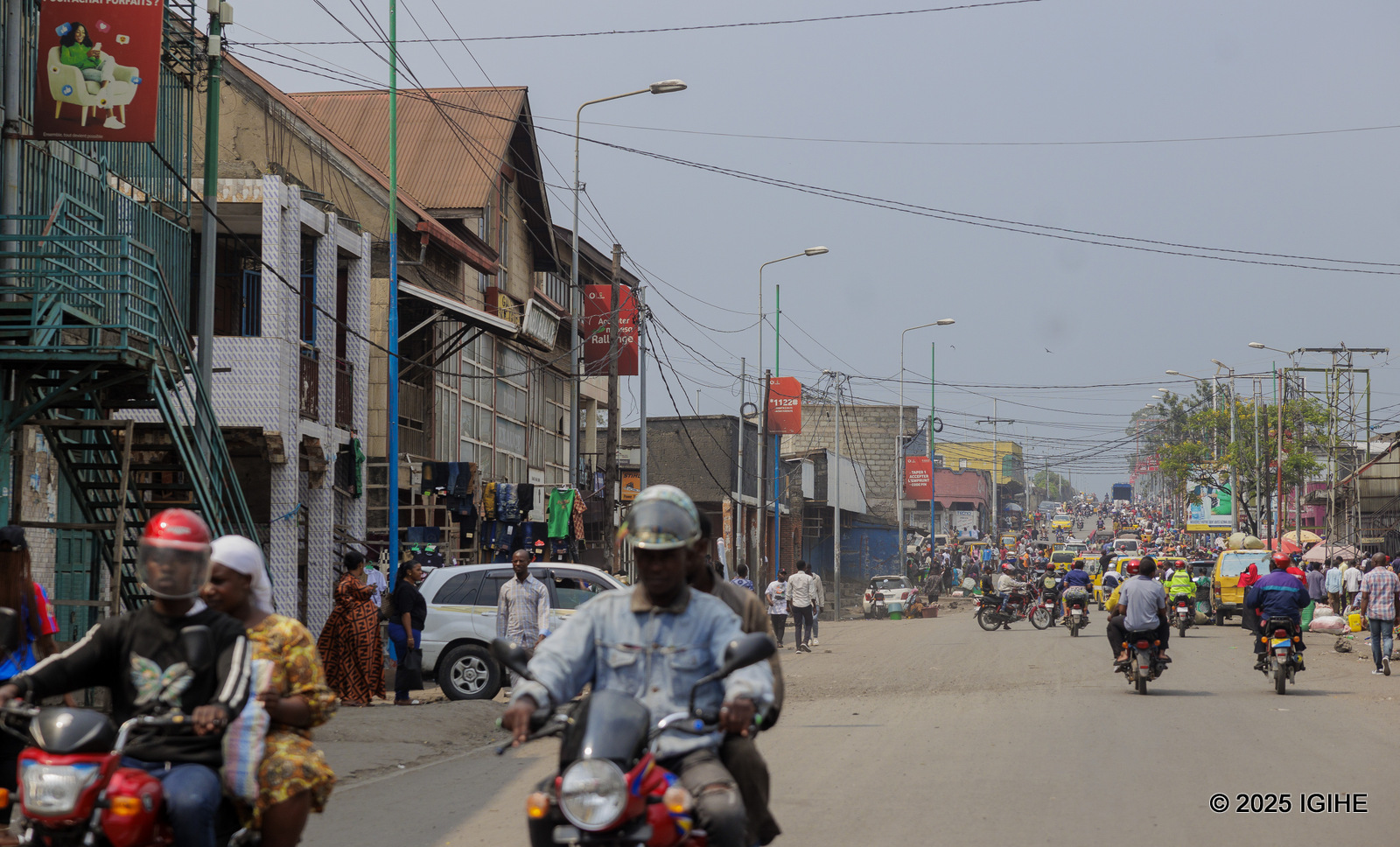 Abantu baba ari uruvunganzoka mu Bilele, buri wese ashakisha uko yabona amaramuko binyuze mu bikorwa bye by'ubucuruzi