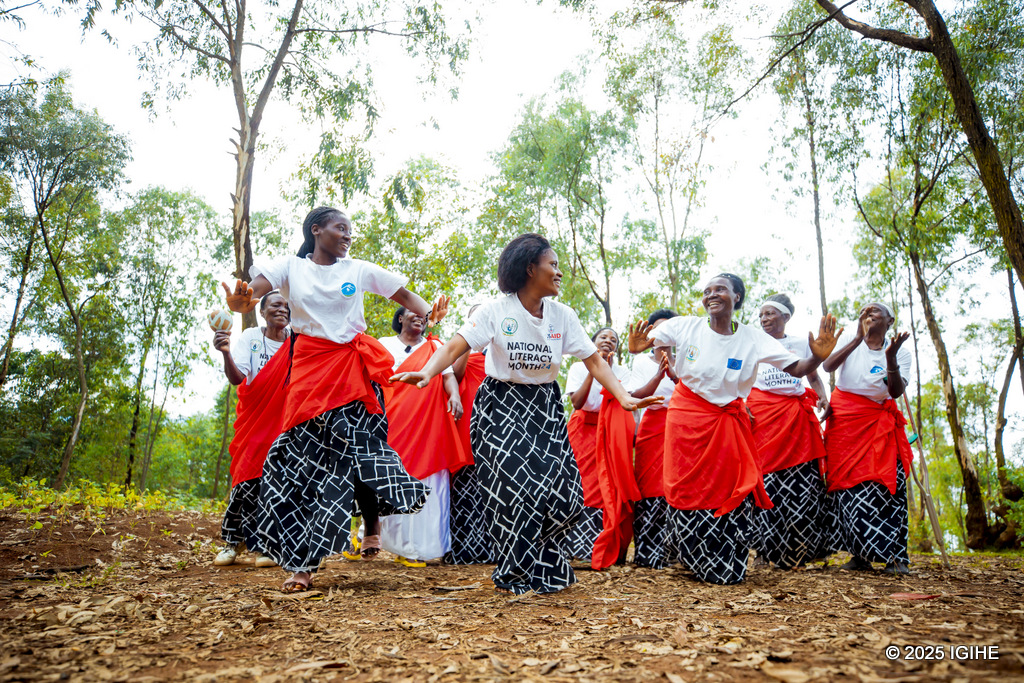 Itorero Abasaamyi bo ku Nkombo rikoresha ururimi rw'Amahavu