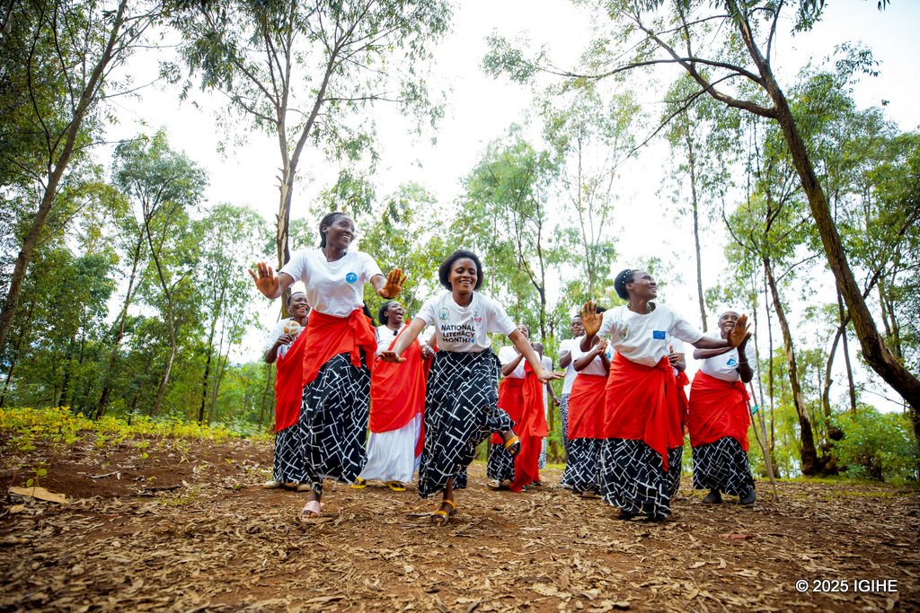 Abasaamyi bo ku Nkombo ni itorero risigaye ritumirwa mu bice bitandukanye by'u Rwanda