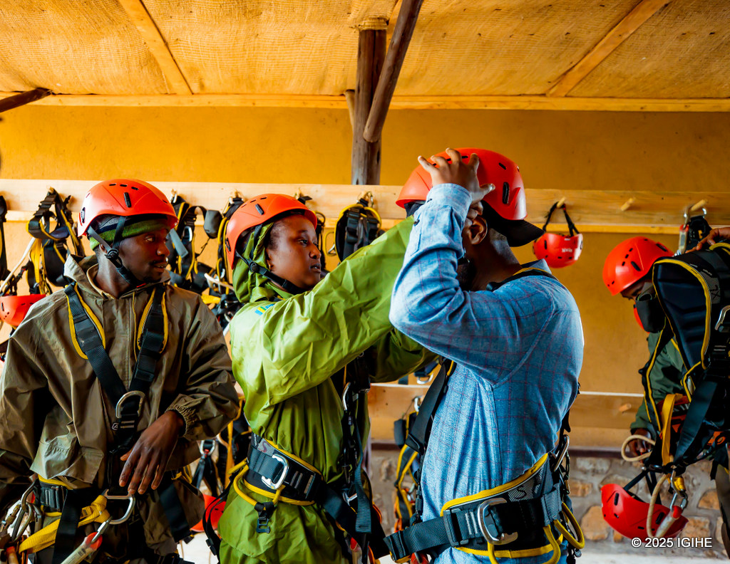 Umuntu wese ujya kuri zipline agomba kuba yambaye casque yabugenewe