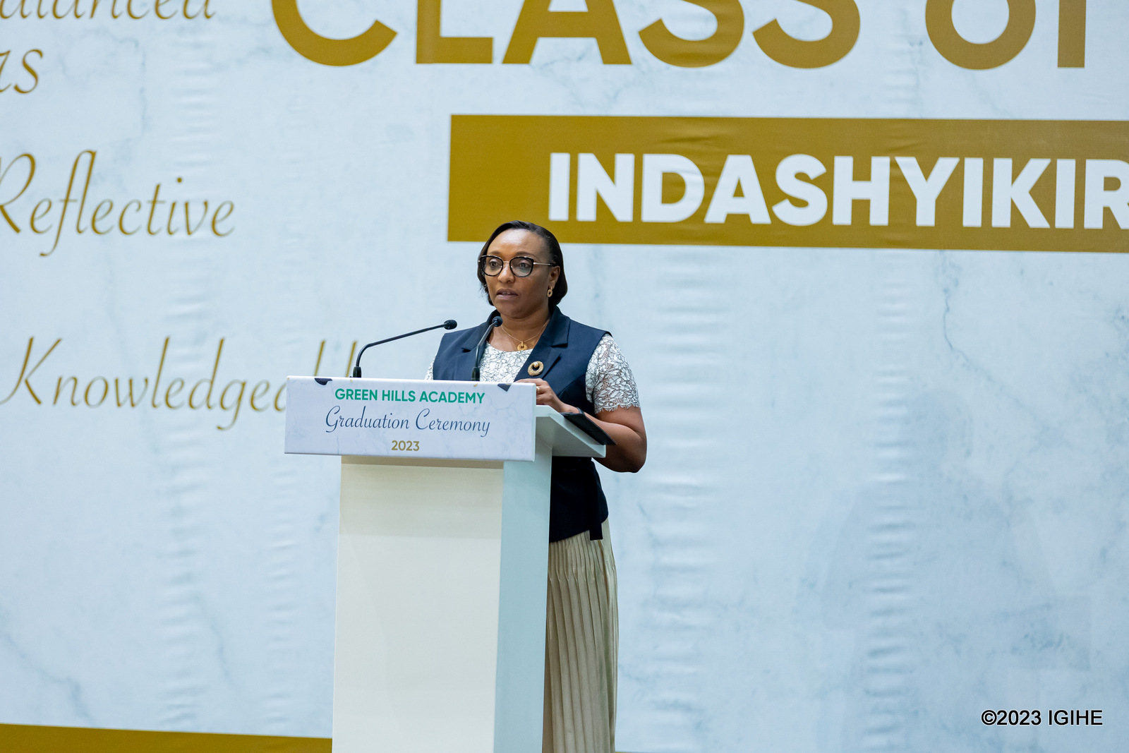 Minisitiri w'Uburezi Dr Uwamariya yababwiye ko igihugu kibategerejeho byinshi