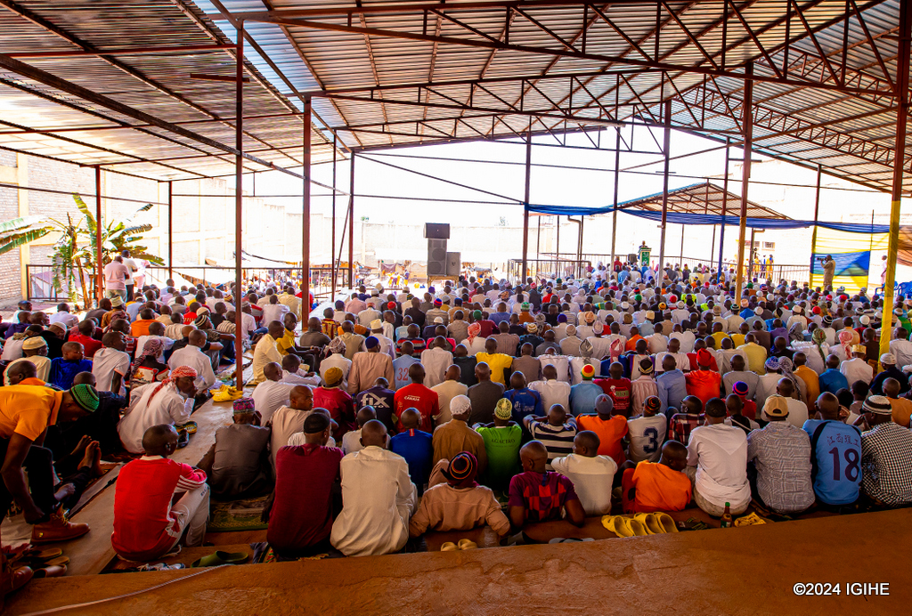 Abayisilamu basabwe kandi kugeregeza kubanira neza abandi