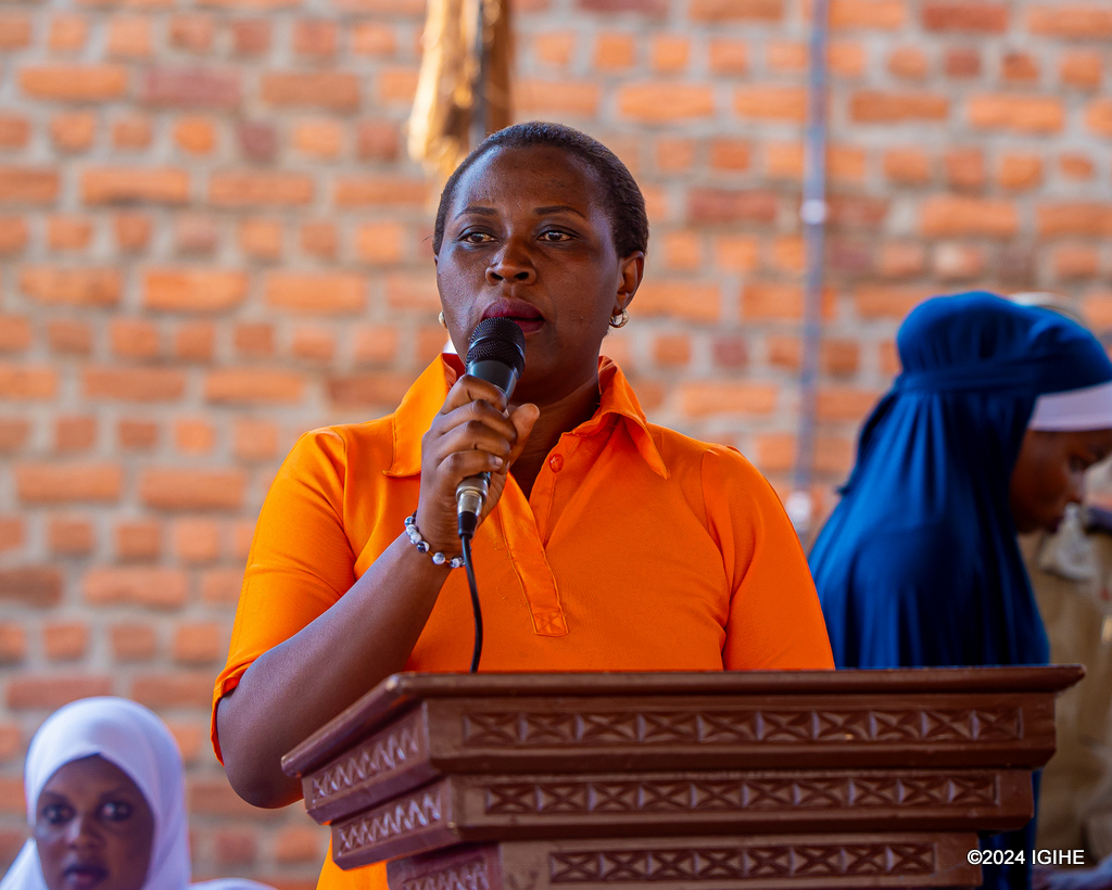 Umuyobozi w'ahafungiwe abagore atanga ikaze ku bashyitsi